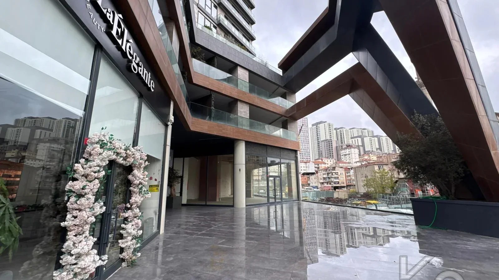 Laci̇vertcadde Ödüllü Proje Forti̇s Si̇nanli Si̇tesi̇nde 102m² 2+1