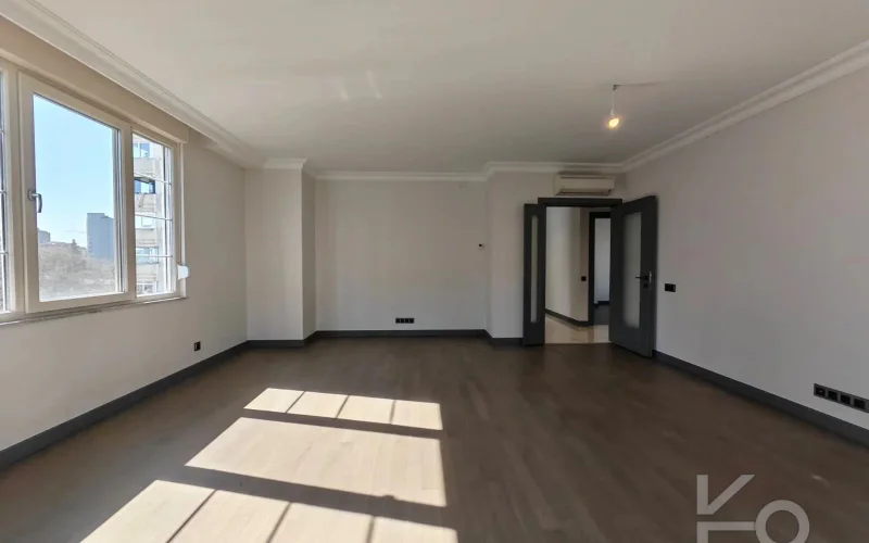 Academy Bağdat Caddesi̇ 100m Mesafede 150m2 Yeni̇ Bi̇na 4+1