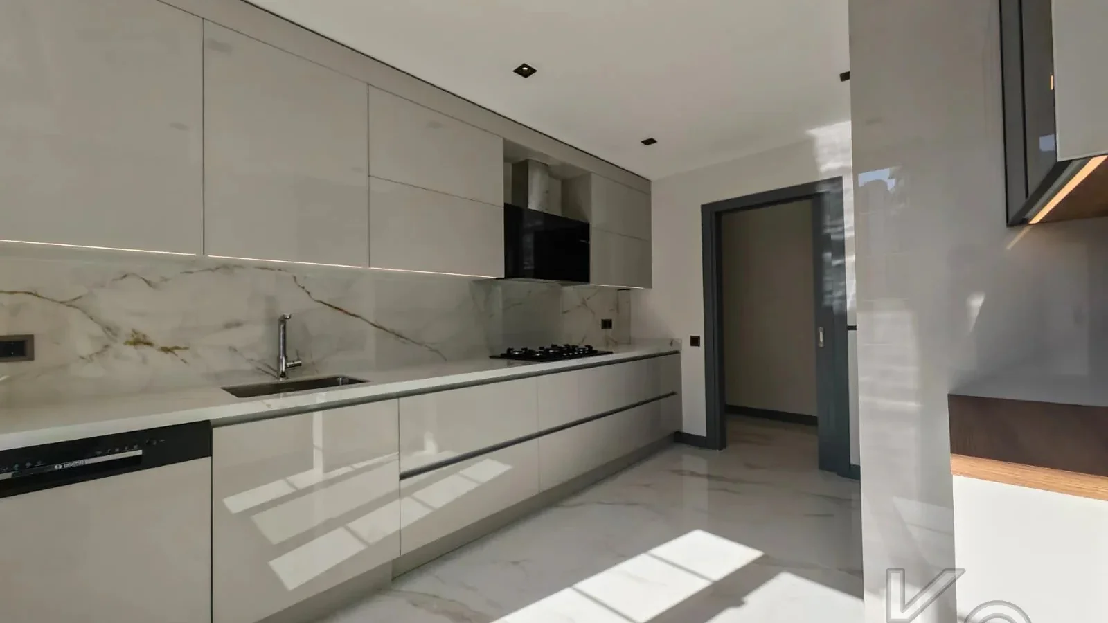 Academy Bağdat Caddesi̇ 100m Mesafede 150m2 Yeni̇ Bi̇na 4+1