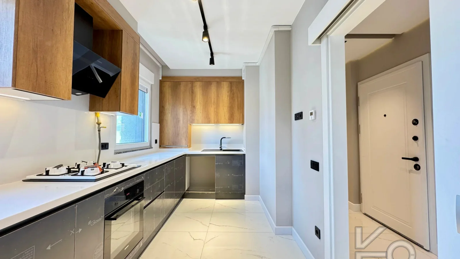 Academy Fenerbahçe Wyndham Otel Karşisi Sifir Balkonlu 125m2 Net 3+1