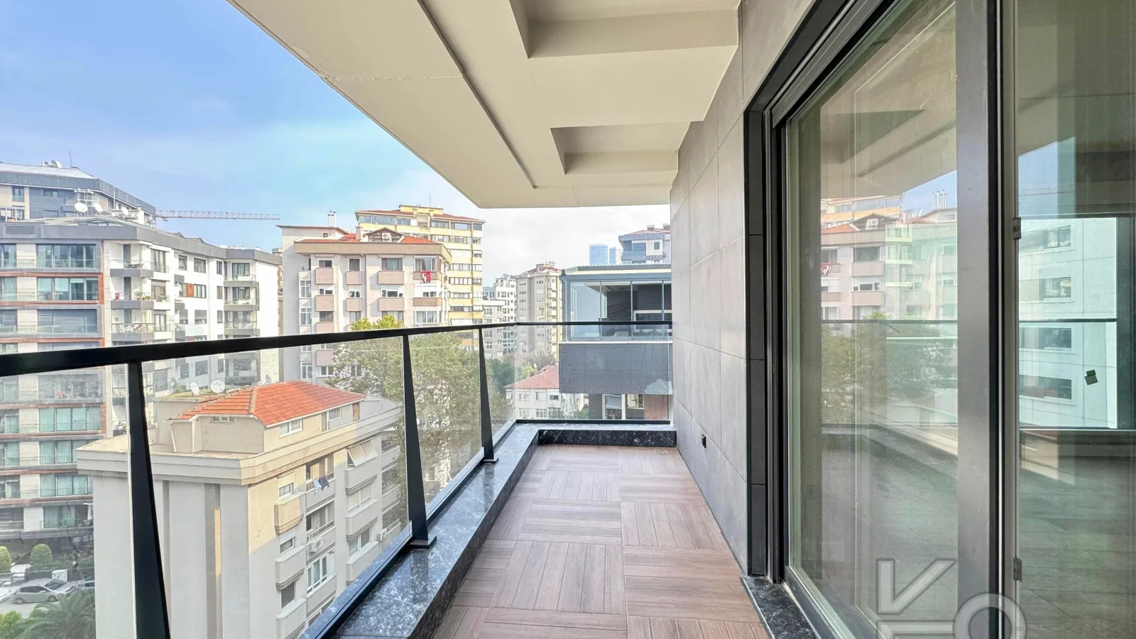 Academy Fenerbahçe Wyndham Otel Karşisi Sifir Balkonlu 125m2 Net 3+1