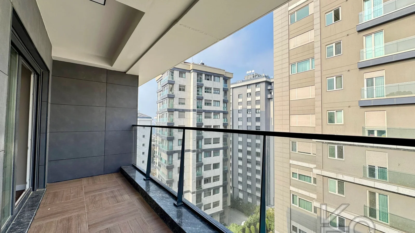 Academy Fenerbahçe Wyndham Otel Karşisi Sifir Balkonlu 125m2 Net 3+1