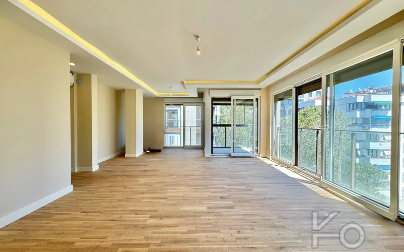 Academy Çiftehavuzlar Sıfır Binada 165m2 Önü Açık Balkonlu Süper Lux 3+1