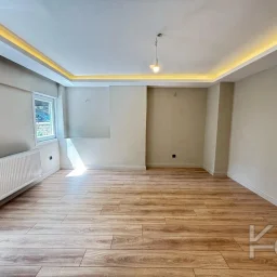 Laci̇vertcadde Ç.havuzlar Bağdat Üzeri̇ Müstaki̇l. Gi̇ri̇şli̇ Yeni̇lenmi̇ş