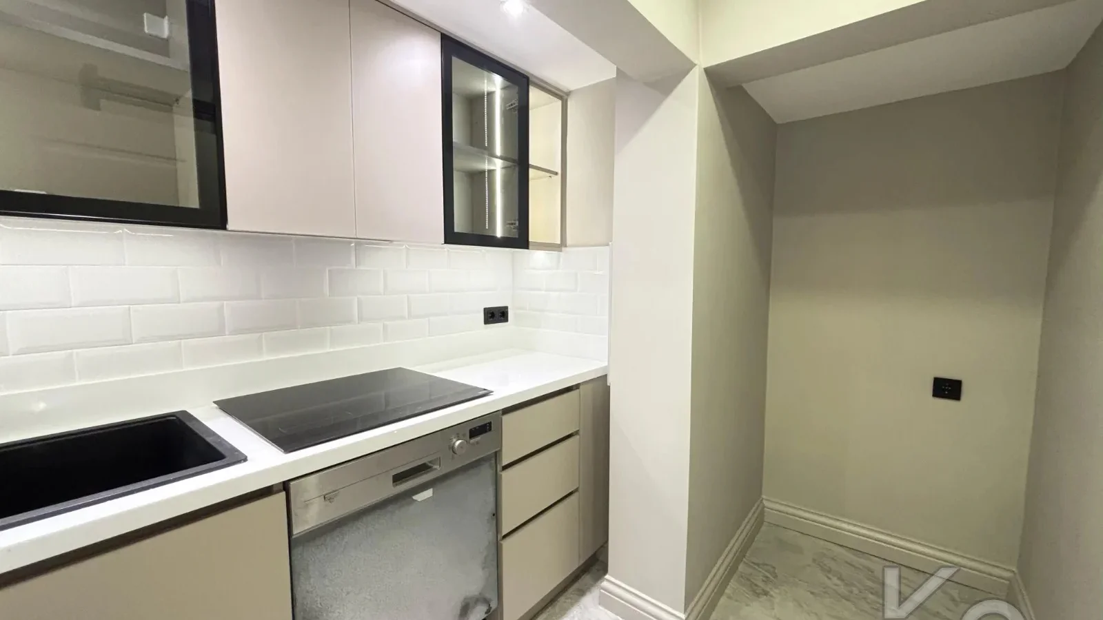 Laci̇vertcadde Ç.havuzlar Bağdat Üzeri̇ Müstaki̇l. Gi̇ri̇şli̇ Yeni̇lenmi̇ş