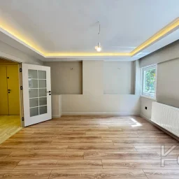 Laci̇vertcadde Ç.havuzlar Bağdat Üzeri̇ Müstaki̇l. Gi̇ri̇şli̇ Yeni̇lenmi̇ş