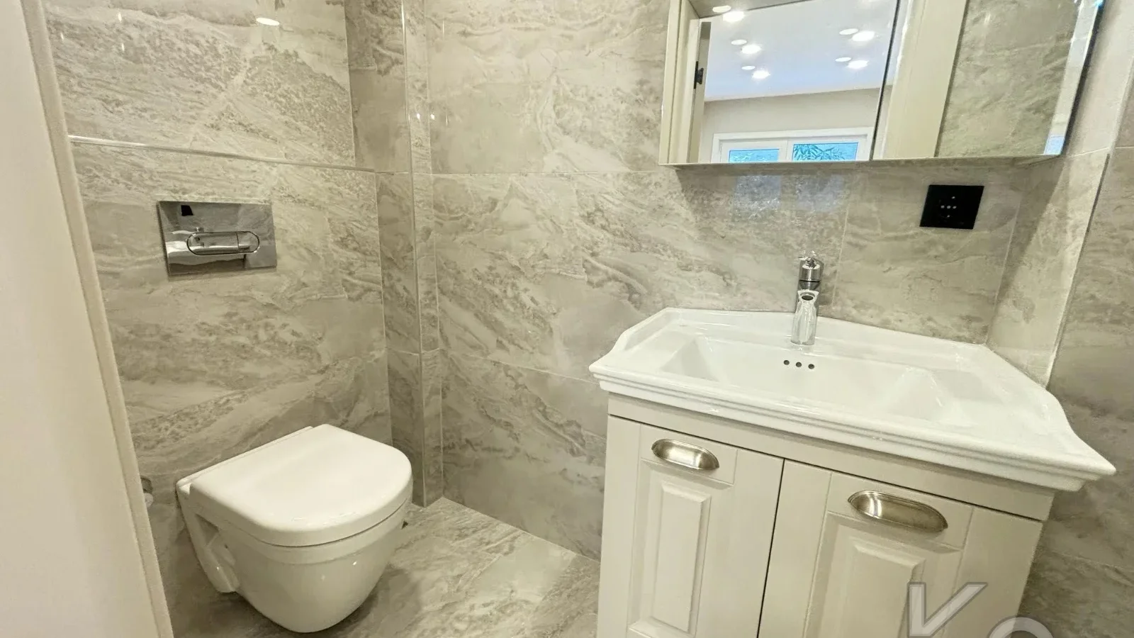 Laci̇vertcadde Ç.havuzlar Bağdat Üzeri̇ Müstaki̇l. Gi̇ri̇şli̇ Yeni̇lenmi̇ş