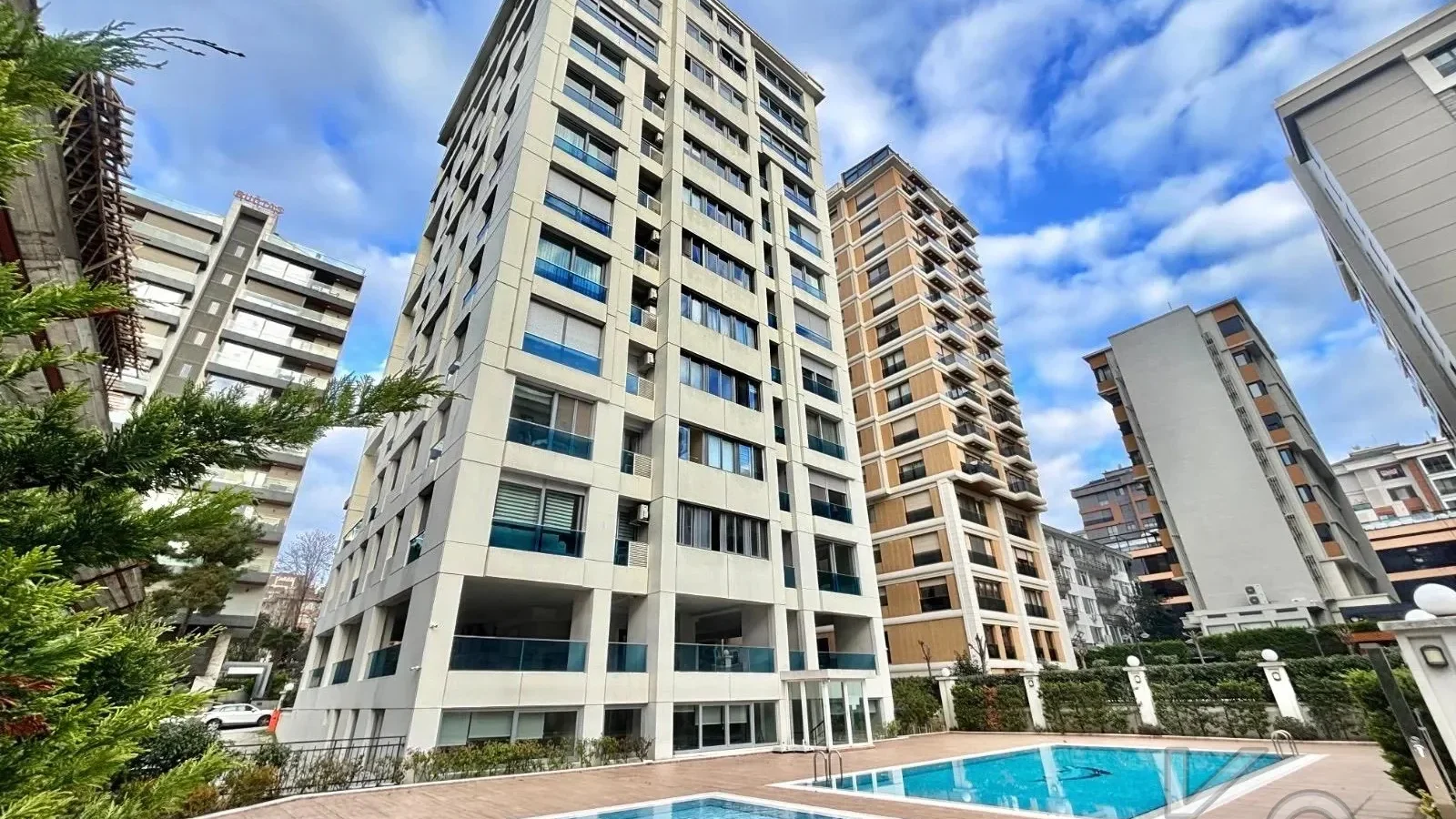 Academy Şaşkınbakkal Sahilde Yüzme Havuzlu Balkonlu Renöveli 80m2 Net 2+1