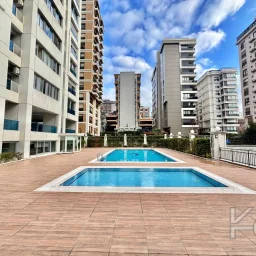 Academy Şaşkınbakkal Sahilde Yüzme Havuzlu Balkonlu Renöveli 80m2 Net 2+1
