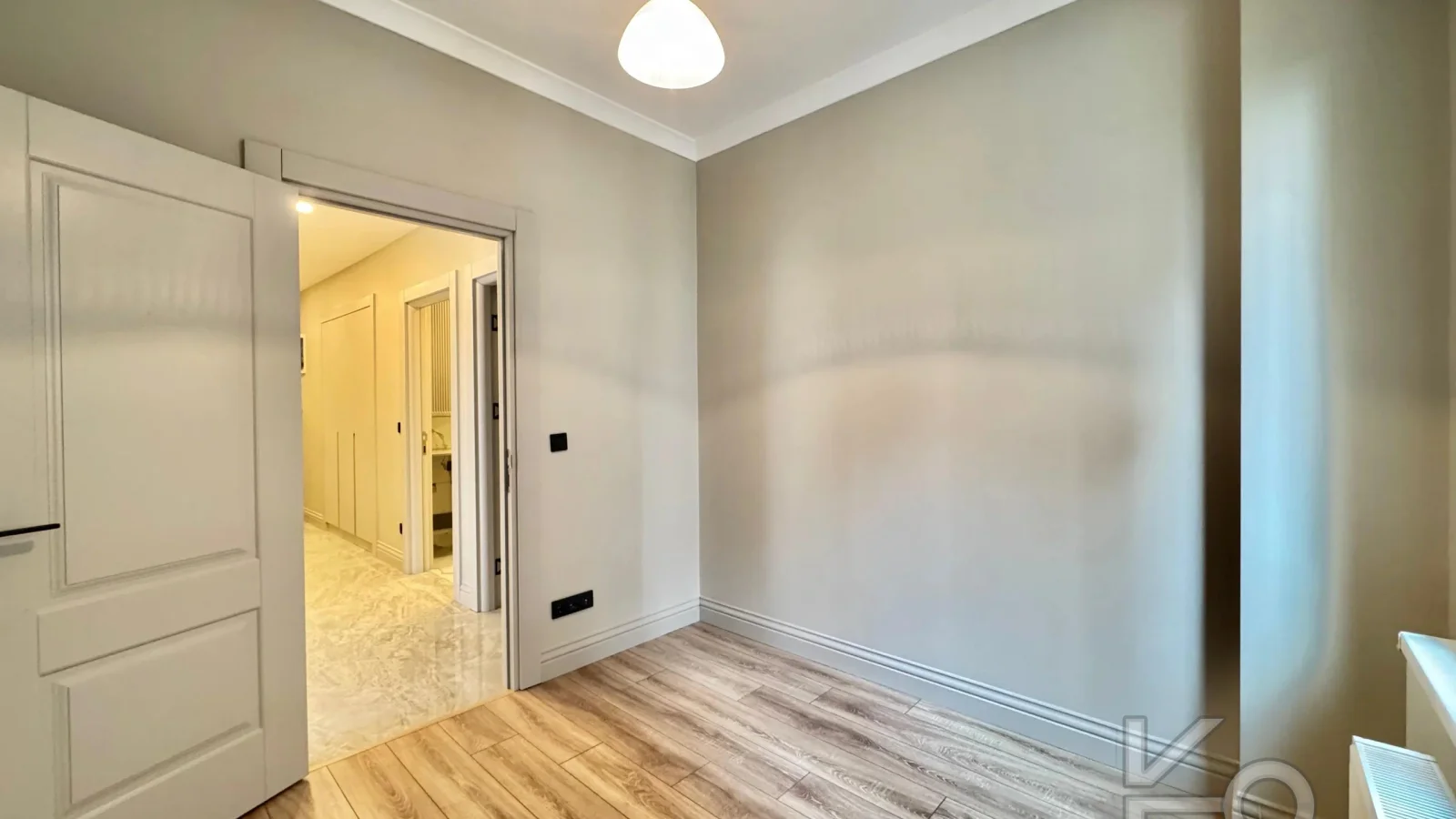 Academy Şaşkınbakkal Sahilde Yüzme Havuzlu Balkonlu Renöveli 80m2 Net 2+1