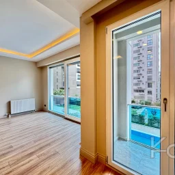 Academy Şaşkınbakkal Sahilde Yüzme Havuzlu Balkonlu Renöveli 80m2 Net 2+1