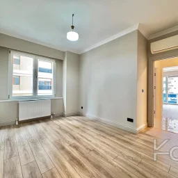 Academy Şaşkınbakkal Sahilde Yüzme Havuzlu Balkonlu Renöveli 80m2 Net 2+1