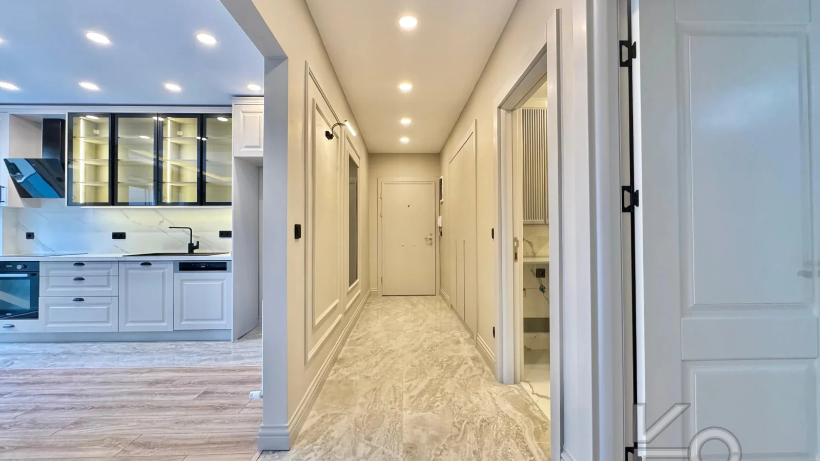 Academy Şaşkınbakkal Sahilde Yüzme Havuzlu Balkonlu Renöveli 80m2 Net 2+1