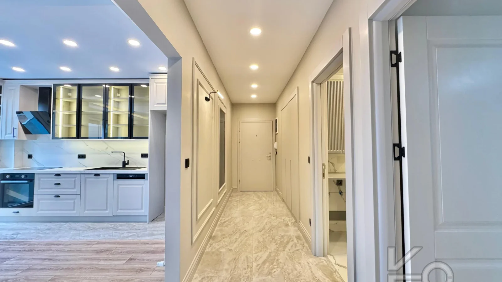 Academy Şaşkınbakkal Sahilde Yüzme Havuzlu Balkonlu Renöveli 80m2 Net 2+1