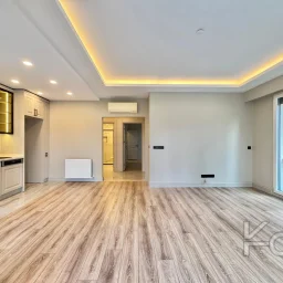Academy Şaşkınbakkal Sahilde Yüzme Havuzlu Balkonlu Renöveli 80m2 Net 2+1