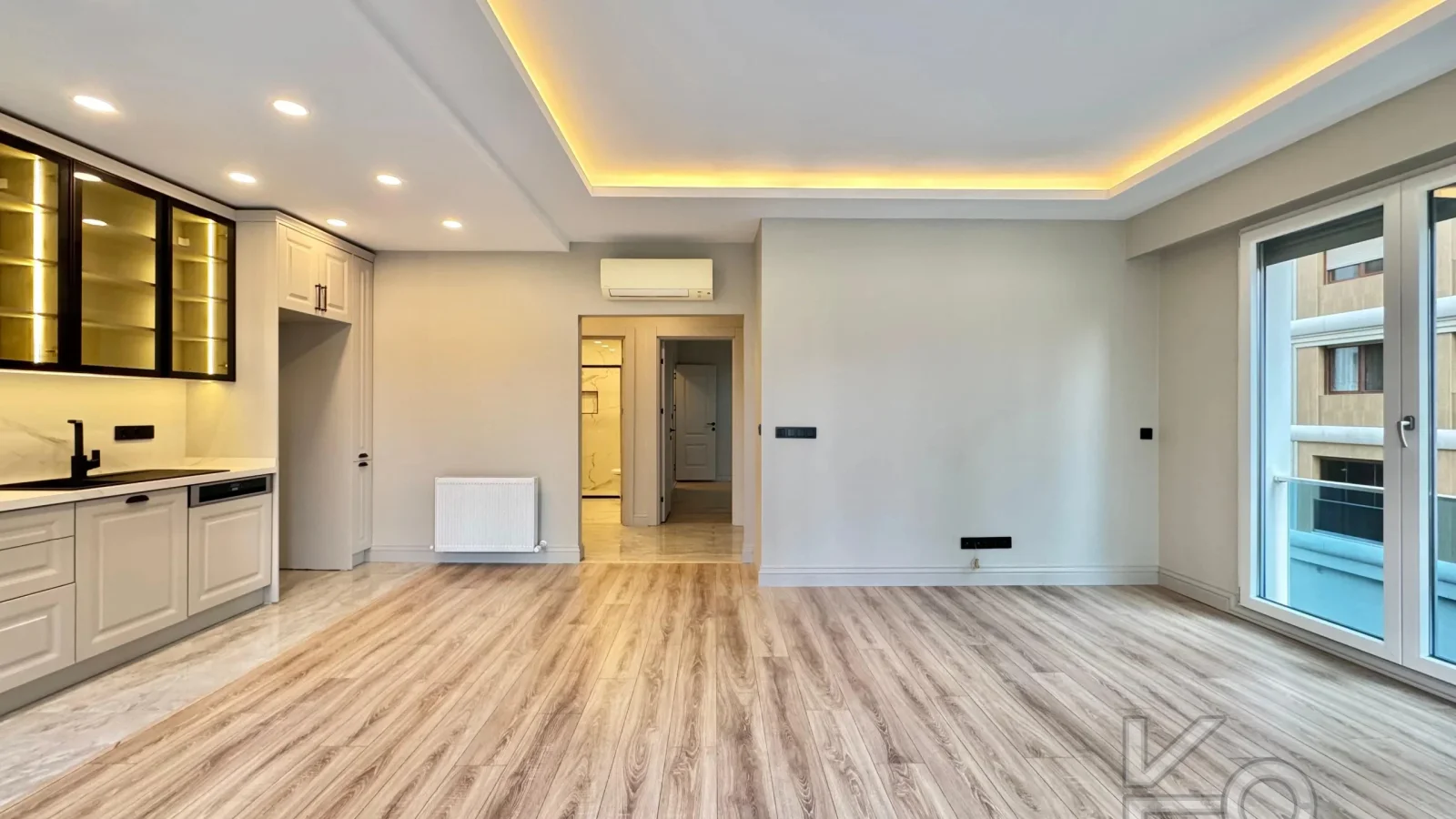 Academy Şaşkınbakkal Sahilde Yüzme Havuzlu Balkonlu Renöveli 80m2 Net 2+1