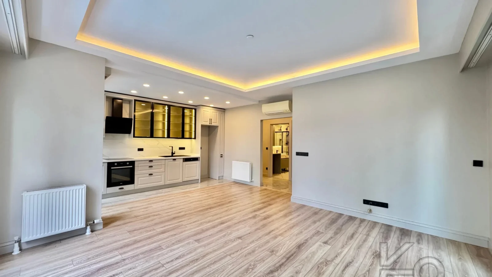 Academy Şaşkınbakkal Sahilde Yüzme Havuzlu Balkonlu Renöveli 80m2 Net 2+1
