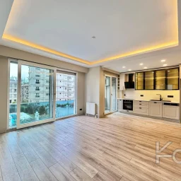 Academy Şaşkınbakkal Sahilde Yüzme Havuzlu Balkonlu Renöveli 80m2 Net 2+1