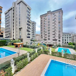 Academy Şaşkınbakkal Sahilde Yüzme Havuzlu Balkonlu Renöveli 80m2 Net 2+1