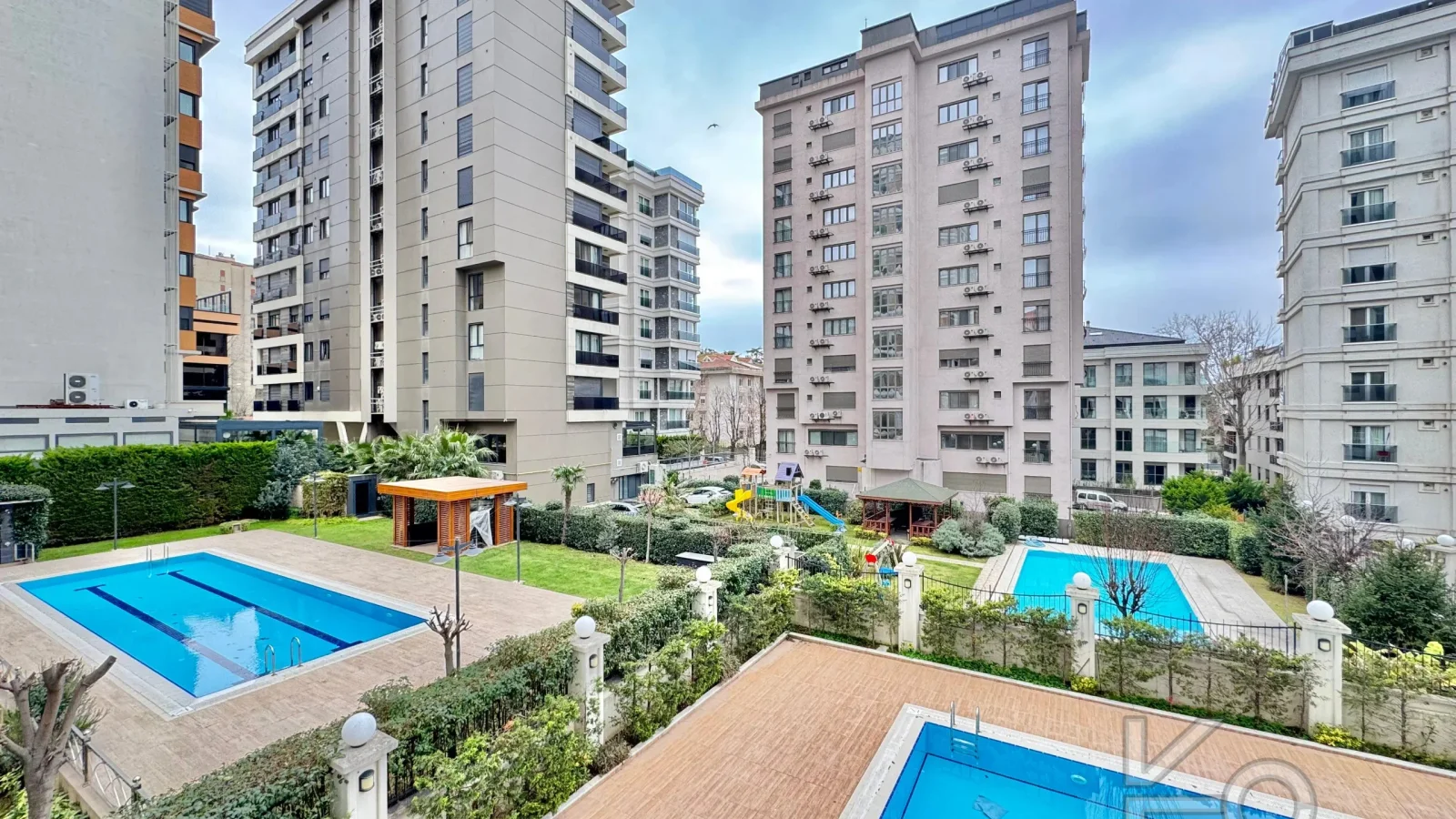 Academy Şaşkınbakkal Sahilde Yüzme Havuzlu Balkonlu Renöveli 80m2 Net 2+1
