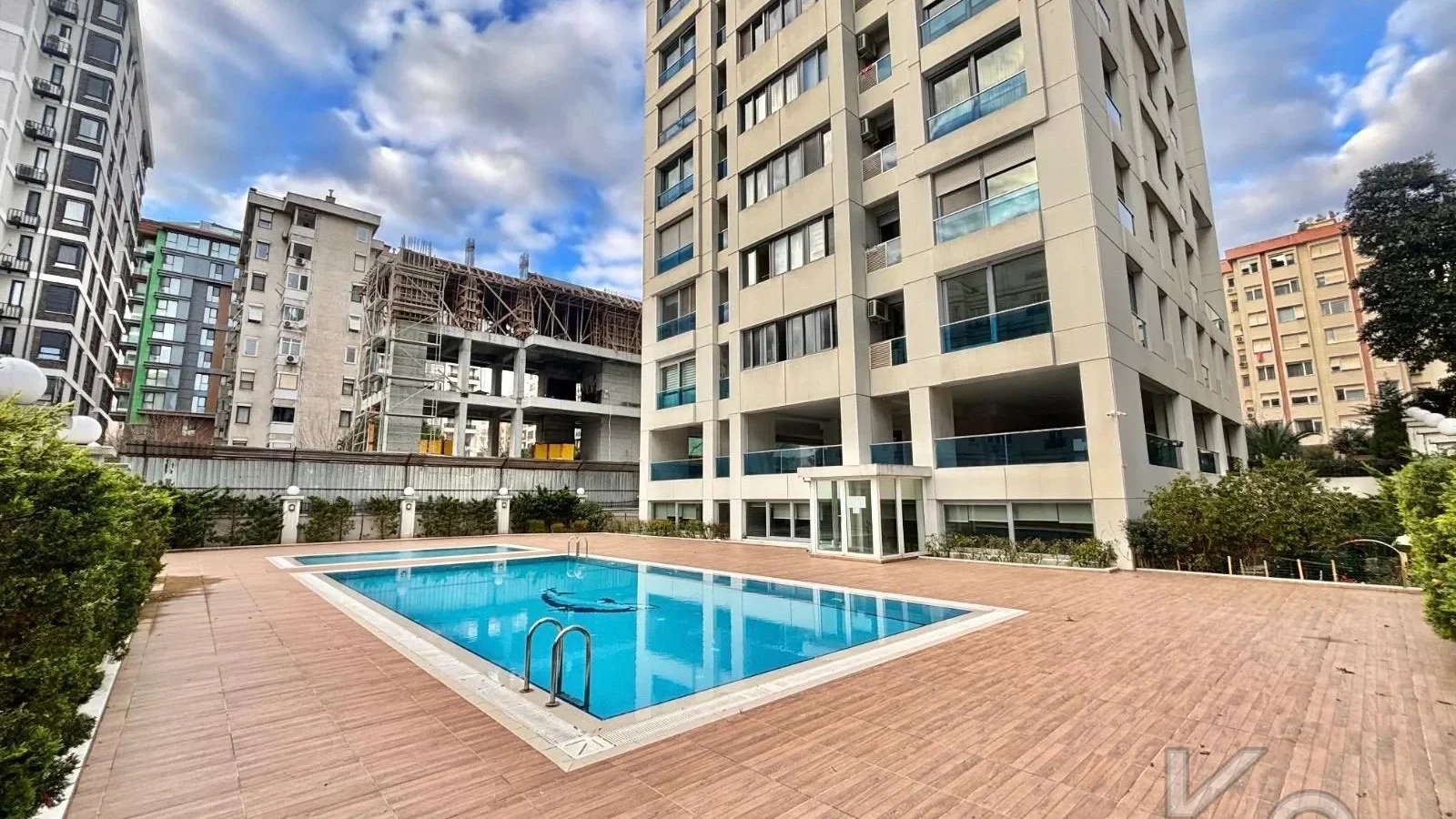 Academy Şaşkınbakkal Sahilde Yüzme Havuzlu Balkonlu Renöveli 80m2 Net 2+1
