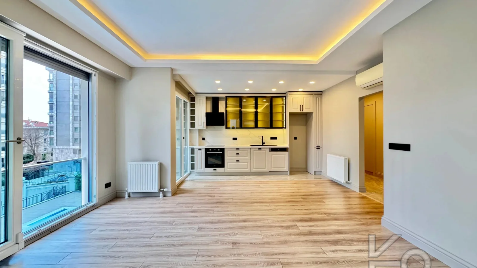 Academy Şaşkınbakkal Sahilde Yüzme Havuzlu Balkonlu Renöveli 80m2 Net 2+1