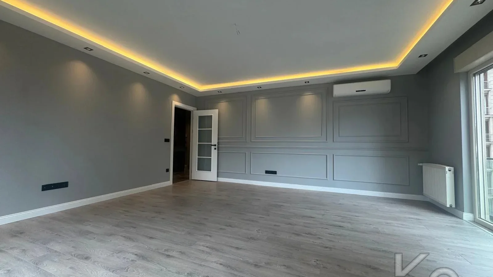 Laci̇vert Cadde Kozyatağı 24 Saat Güvenli̇kli̇ Yüzme Havuzlu Özel Dekorlu Geni̇ş 114m² Net 3+1 