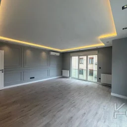 Laci̇vert Cadde Kozyatağı 24 Saat Güvenli̇kli̇ Yüzme Havuzlu Özel Dekorlu Geni̇ş 114m² Net 3+1 