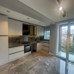 Laci̇vert Cadde Kozyatağı 24 Saat Güvenli̇kli̇ Yüzme Havuzlu Özel Dekorlu Geni̇ş 114m² Net 3+1 