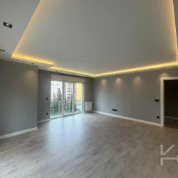 Laci̇vert Cadde Kozyatağı 24 Saat Güvenli̇kli̇ Yüzme Havuzlu Özel Dekorlu Geni̇ş 114m² Net 3+1 
