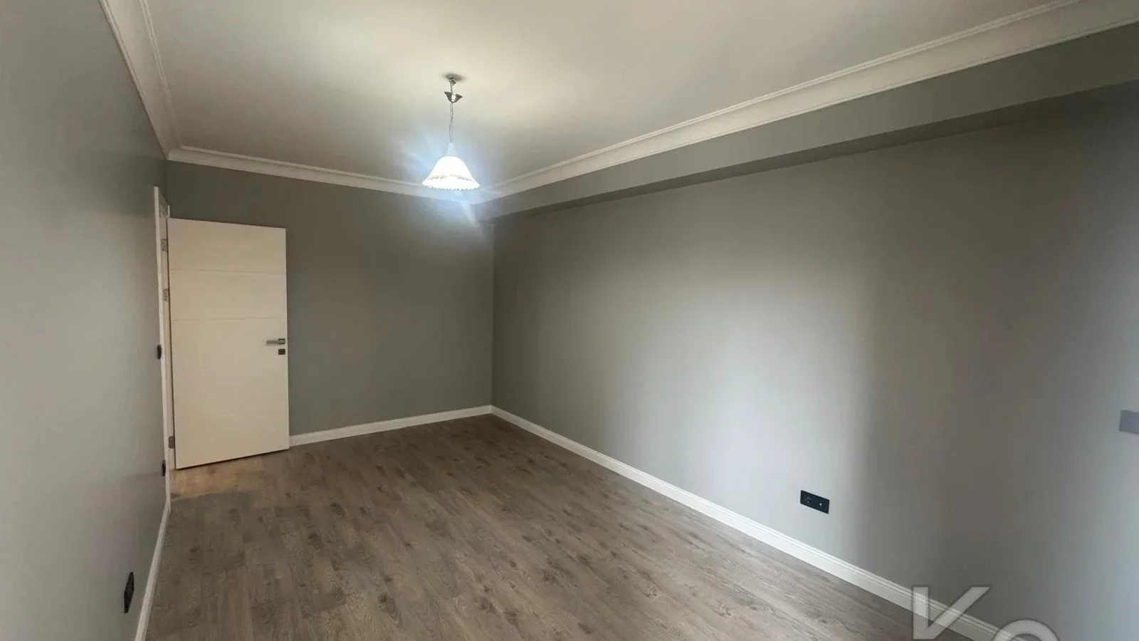 Laci̇vert Cadde Kozyatağı 24 Saat Güvenli̇kli̇ Yüzme Havuzlu Özel Dekorlu Geni̇ş 114m² Net 3+1 
