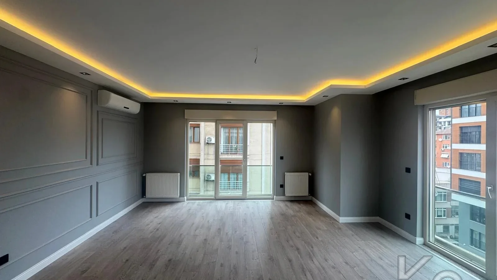 Laci̇vert Cadde Kozyatağı 24 Saat Güvenli̇kli̇ Yüzme Havuzlu Özel Dekorlu Geni̇ş 114m² Net 3+1 