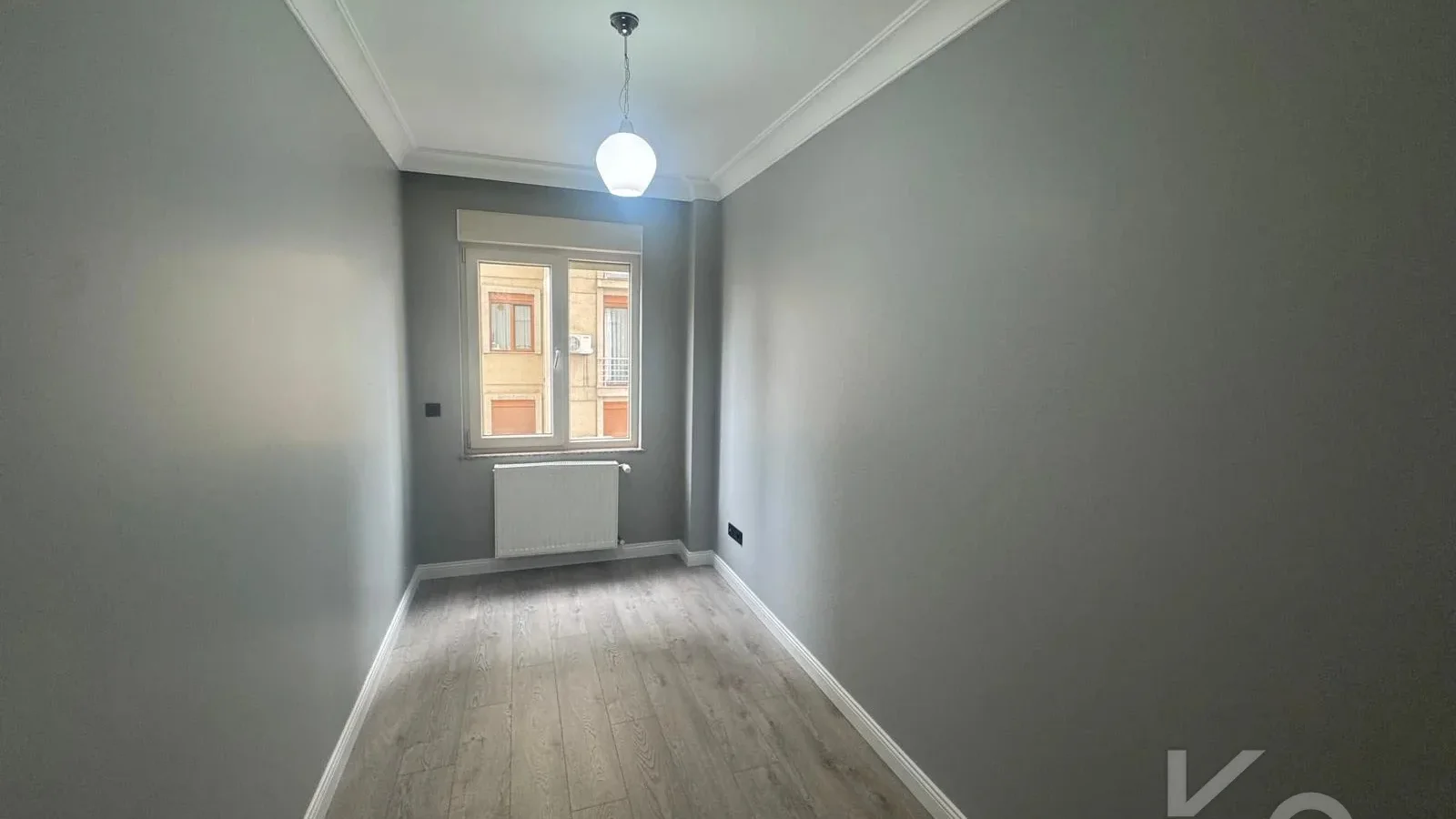 Laci̇vert Cadde Kozyatağı 24 Saat Güvenli̇kli̇ Yüzme Havuzlu Özel Dekorlu Geni̇ş 114m² Net 3+1 