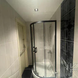 Laci̇vert Cadde Kozyatağı 24 Saat Güvenli̇kli̇ Yüzme Havuzlu Özel Dekorlu Geni̇ş 114m² Net 3+1 