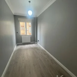Laci̇vert Cadde Kozyatağı 24 Saat Güvenli̇kli̇ Yüzme Havuzlu Özel Dekorlu Geni̇ş 114m² Net 3+1 