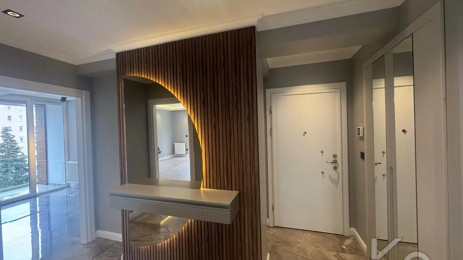 Laci̇vert Cadde Kozyatağı 24 Saat Güvenli̇kli̇ Yüzme Havuzlu Özel Dekorlu Geni̇ş 114m² Net 3+1 