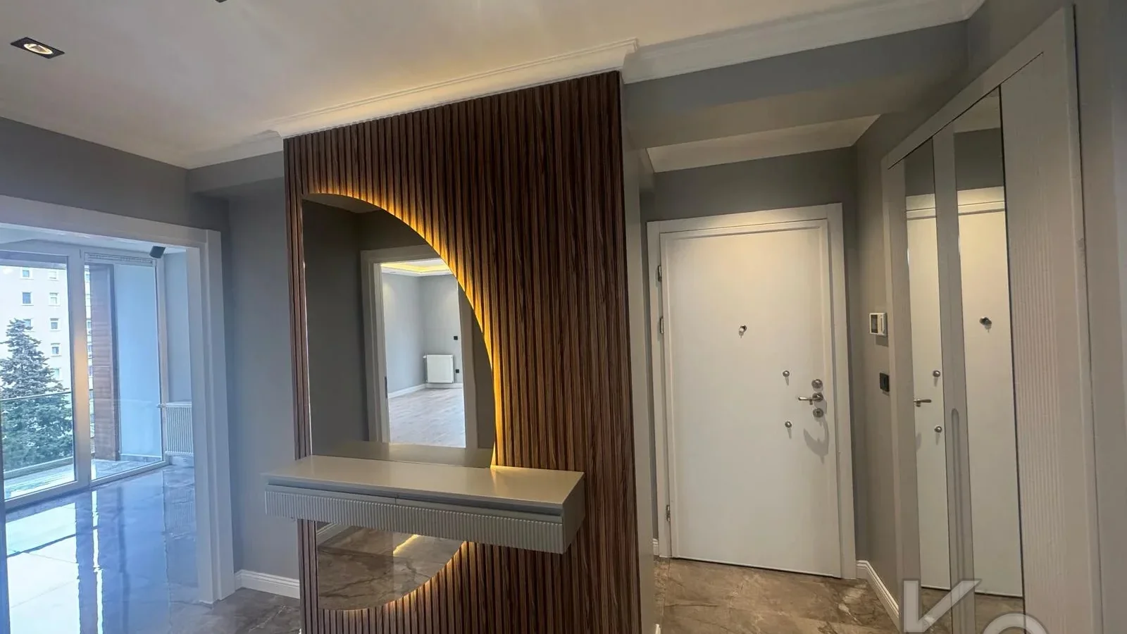 Laci̇vert Cadde Kozyatağı 24 Saat Güvenli̇kli̇ Yüzme Havuzlu Özel Dekorlu Geni̇ş 114m² Net 3+1 