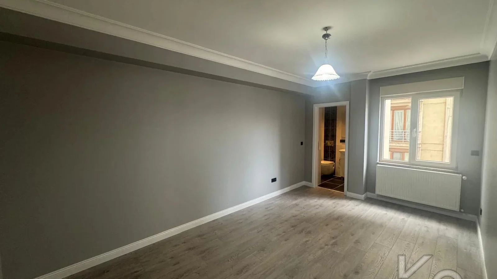 Laci̇vert Cadde Kozyatağı 24 Saat Güvenli̇kli̇ Yüzme Havuzlu Özel Dekorlu Geni̇ş 114m² Net 3+1 