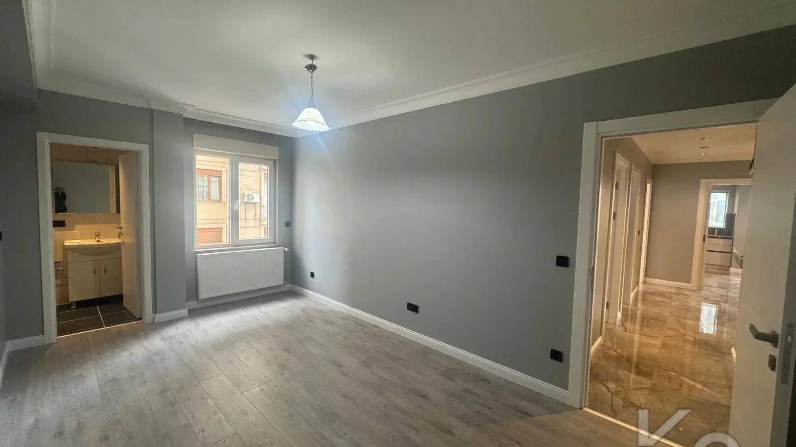 Laci̇vert Cadde Kozyatağı 24 Saat Güvenli̇kli̇ Yüzme Havuzlu Özel Dekorlu Geni̇ş 114m² Net 3+1 