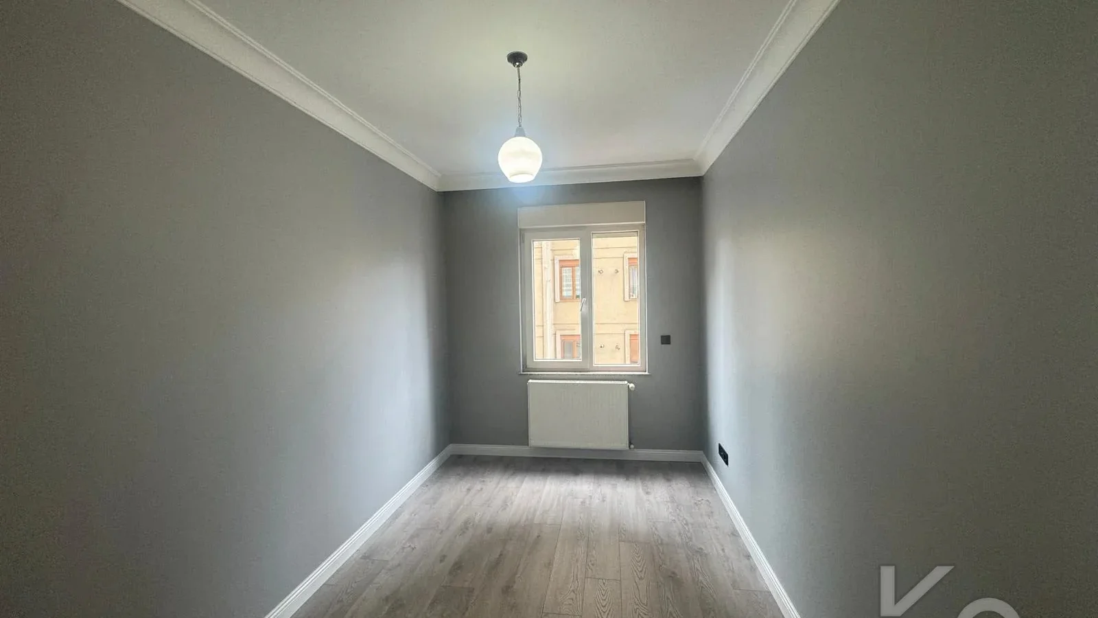 Laci̇vert Cadde Kozyatağı 24 Saat Güvenli̇kli̇ Yüzme Havuzlu Özel Dekorlu Geni̇ş 114m² Net 3+1 