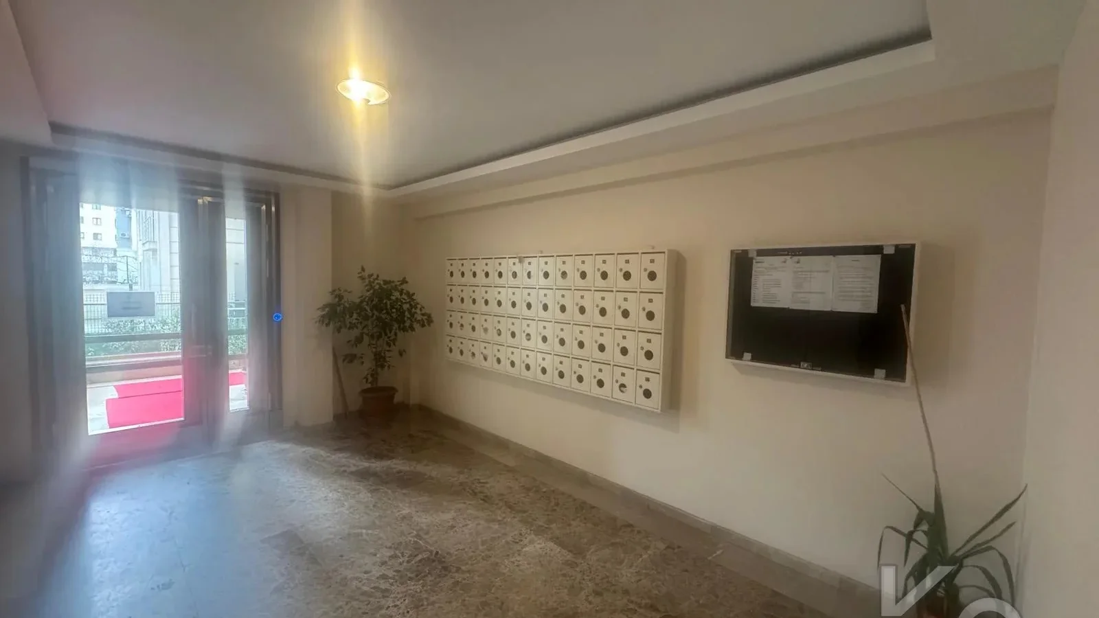 Laci̇vert Cadde Kozyatağı 24 Saat Güvenli̇kli̇ Yüzme Havuzlu Özel Dekorlu Geni̇ş 114m² Net 3+1 