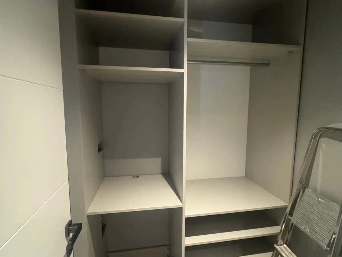 Laci̇vert Cadde Kozyatağı 24 Saat Güvenli̇kli̇ Yüzme Havuzlu Özel Dekorlu Geni̇ş 114m² Net 3+1 