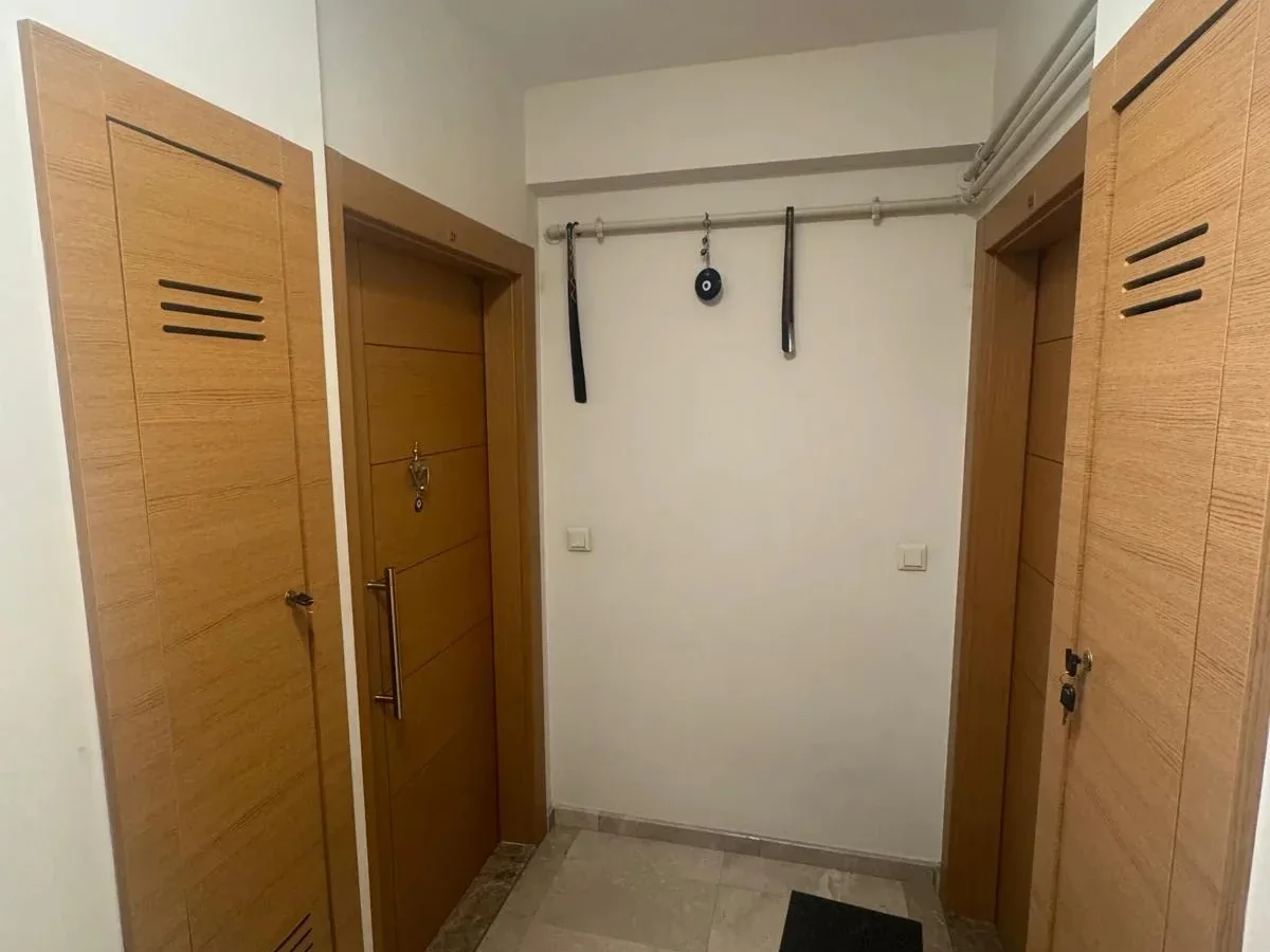 Laci̇vert Cadde Kozyatağı 24 Saat Güvenli̇kli̇ Yüzme Havuzlu Özel Dekorlu Geni̇ş 114m² Net 3+1 