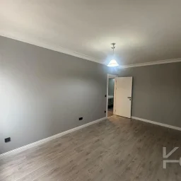 Laci̇vert Cadde Kozyatağı 24 Saat Güvenli̇kli̇ Yüzme Havuzlu Özel Dekorlu Geni̇ş 114m² Net 3+1 