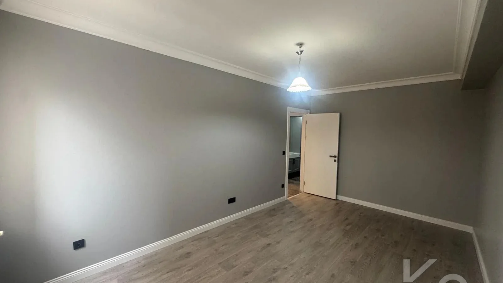 Laci̇vert Cadde Kozyatağı 24 Saat Güvenli̇kli̇ Yüzme Havuzlu Özel Dekorlu Geni̇ş 114m² Net 3+1 