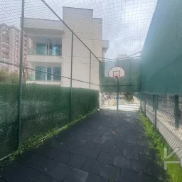 Laci̇vert Cadde Kozyatağı 24 Saat Güvenli̇kli̇ Yüzme Havuzlu Özel Dekorlu Geni̇ş 114m² Net 3+1 