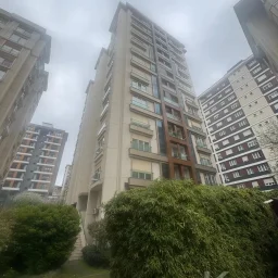 Laci̇vert Cadde Kozyatağı 24 Saat Güvenli̇kli̇ Yüzme Havuzlu Özel Dekorlu Geni̇ş 114m² Net 3+1 