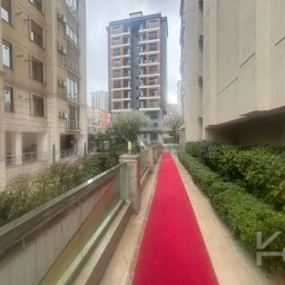 Laci̇vert Cadde Kozyatağı 24 Saat Güvenli̇kli̇ Yüzme Havuzlu Özel Dekorlu Geni̇ş 114m² Net 3+1 