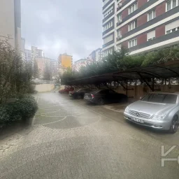 Laci̇vert Cadde Kozyatağı 24 Saat Güvenli̇kli̇ Yüzme Havuzlu Özel Dekorlu Geni̇ş 114m² Net 3+1 