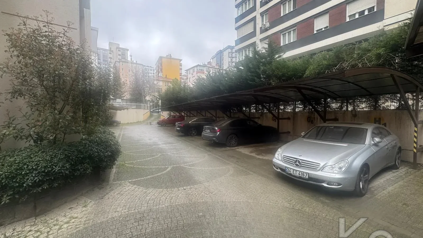 Laci̇vert Cadde Kozyatağı 24 Saat Güvenli̇kli̇ Yüzme Havuzlu Özel Dekorlu Geni̇ş 114m² Net 3+1 